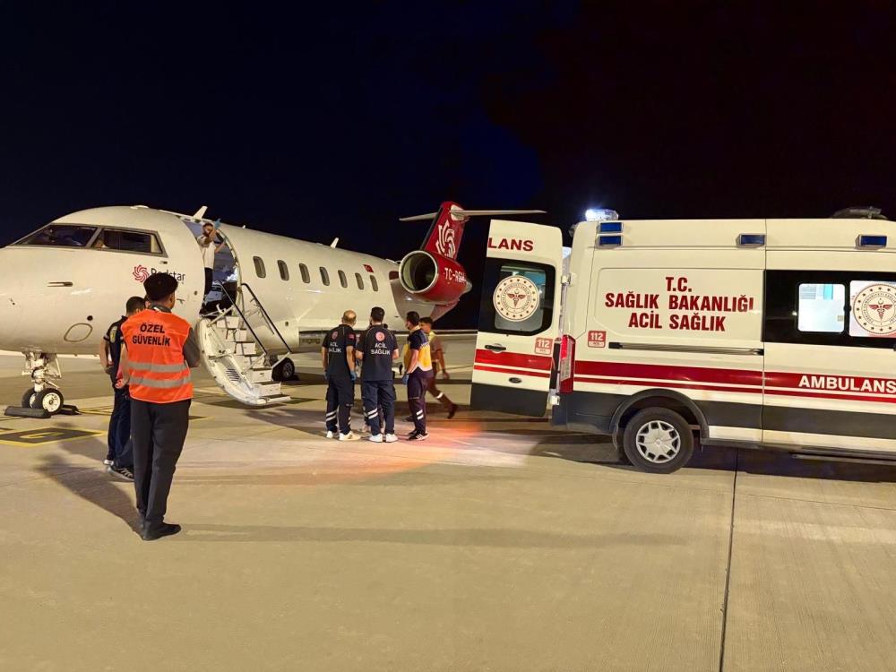 Hava ambulansı Endonezya'da kaza geçiren Türk vatandaşı için havalandı