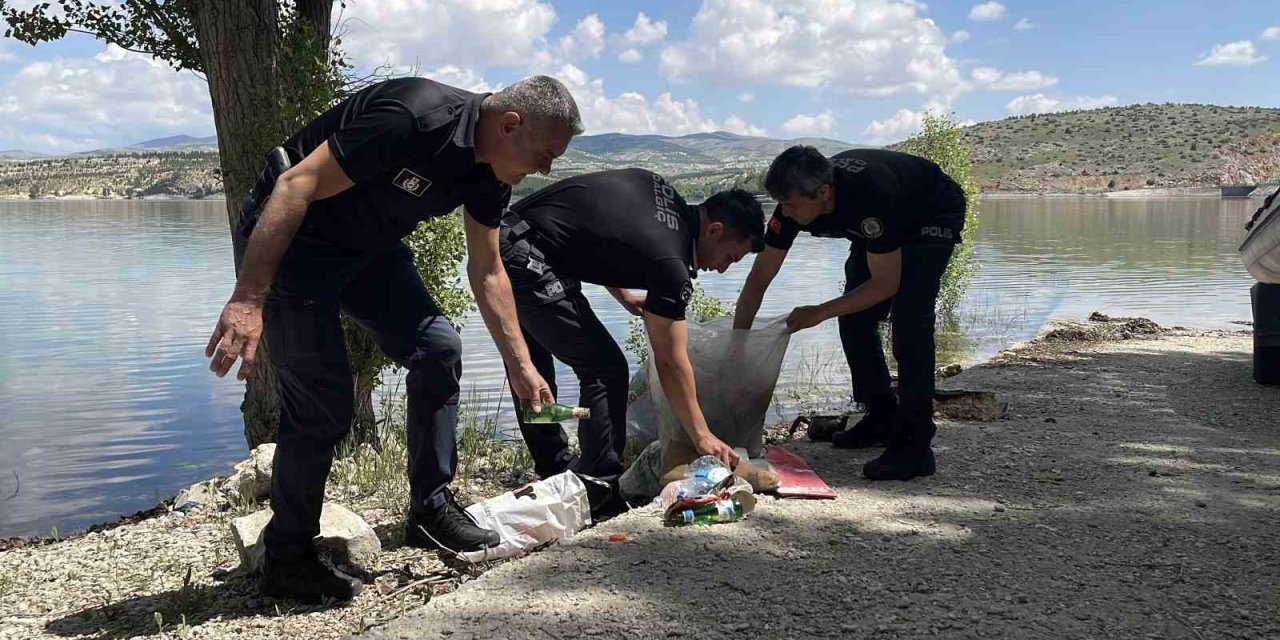 Konya'da Örnek Davranış: Dalgıç Polisler Barajı Temizledi