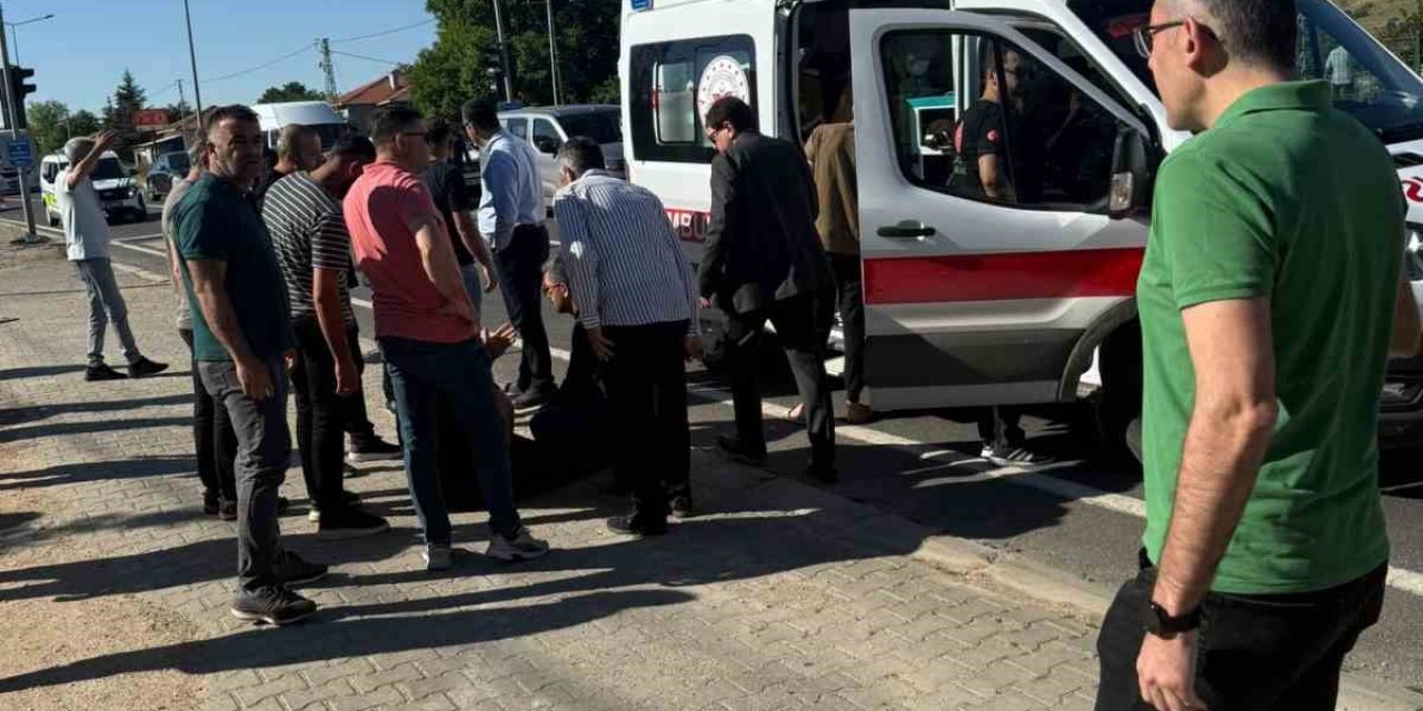Aynı Fabrikanın İşçi Servisleri Çarpıştı: 20 Yaralı