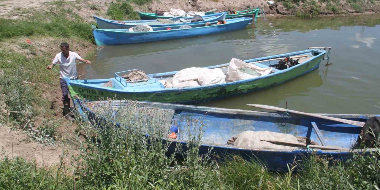 Yasak bitti, balıkçılar Beyşehir Gölü'ne açıldı
