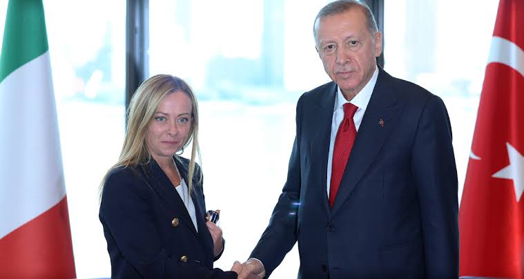 Erdoğan Tavsiye Etmişti: İtalya Başbakanı Meloni Sigarayı Bıraktı