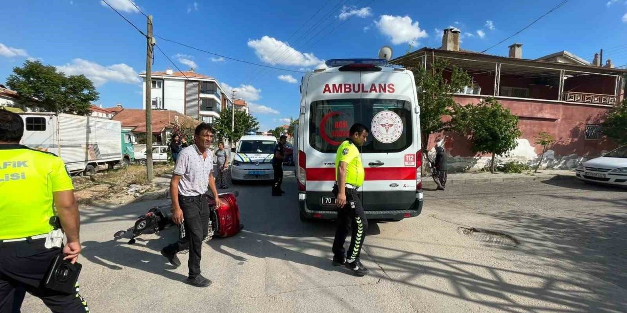 Otomobil ile Elektrikli Bisiklet Çarpıştı, Anne ve Kızı Yaralandı