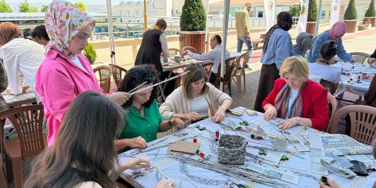 Ankara'da Kağıtlar Sanata Dönüştü