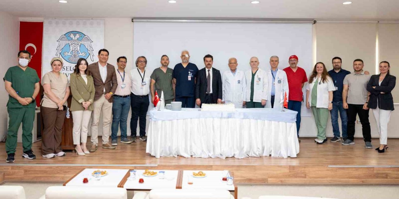 Selçuk Tıp’ta Robotik Cerrahi Başarısı: 300. Ameliyat Kutlandı