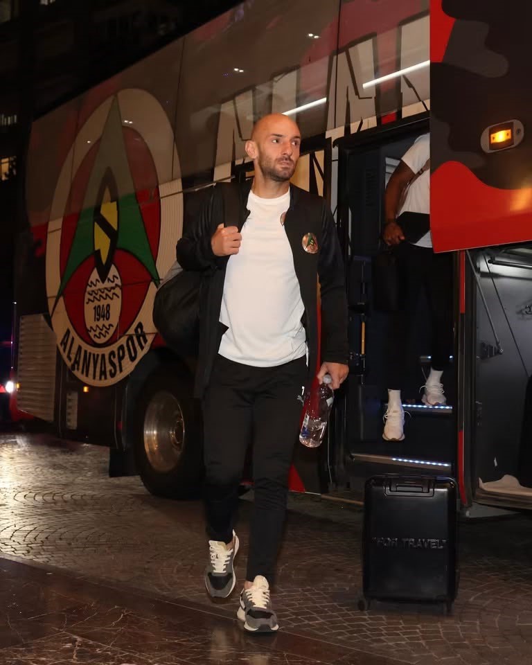 13 yıllık beraberlik sona erdi! Efecan Karaca Alanyaspor'da değil