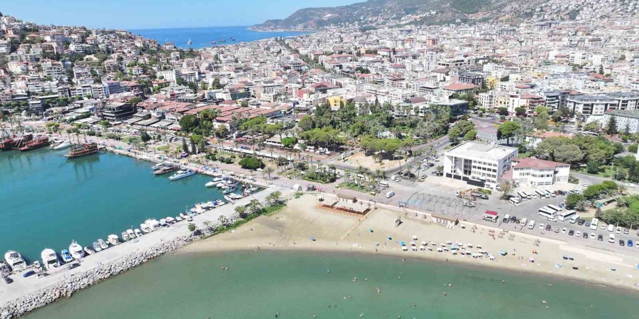 Alanya’da vatandaşların gözdesi halk plajları