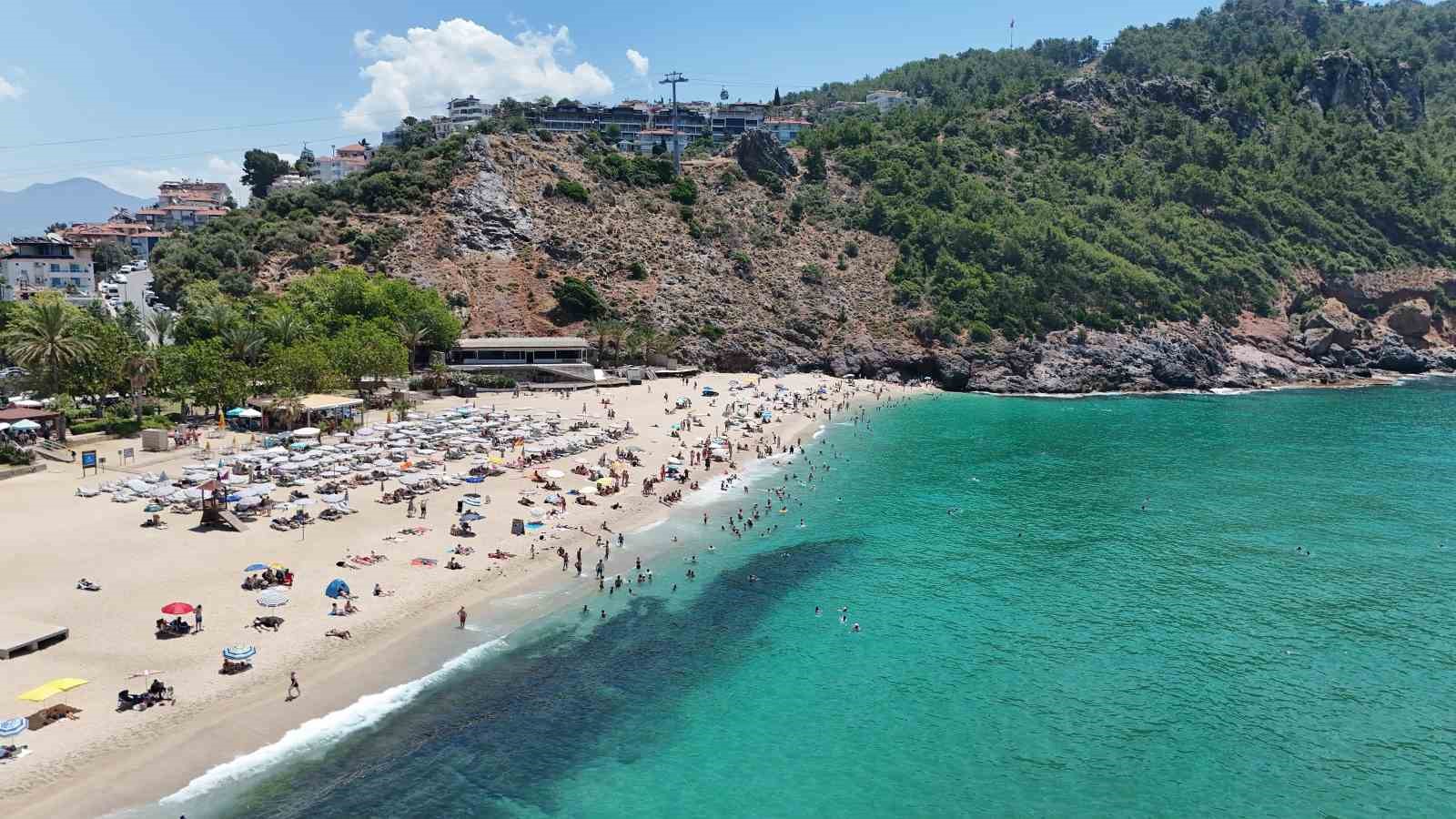 Alanya hareketlendi! Termometreler 31 dereceyi gösterdi