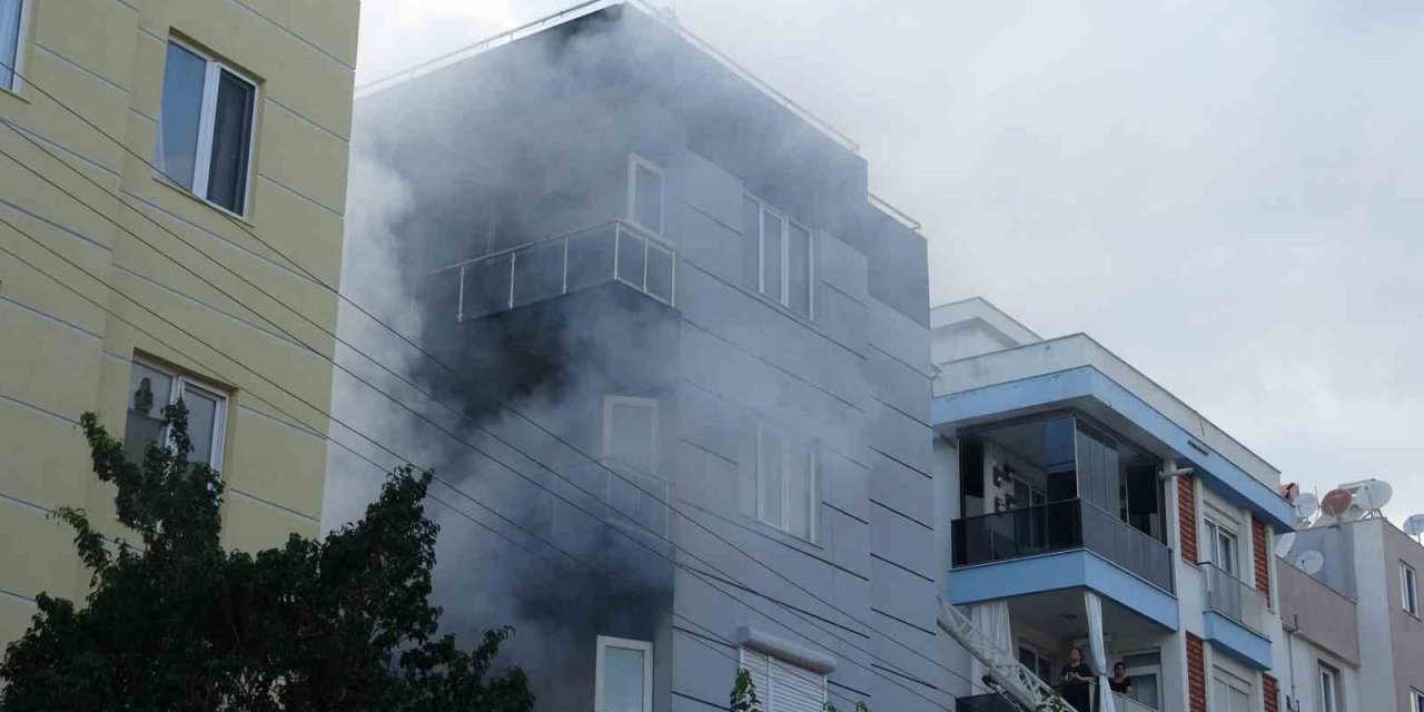 1 ay önce taşındıkları daire yangında küle döndü