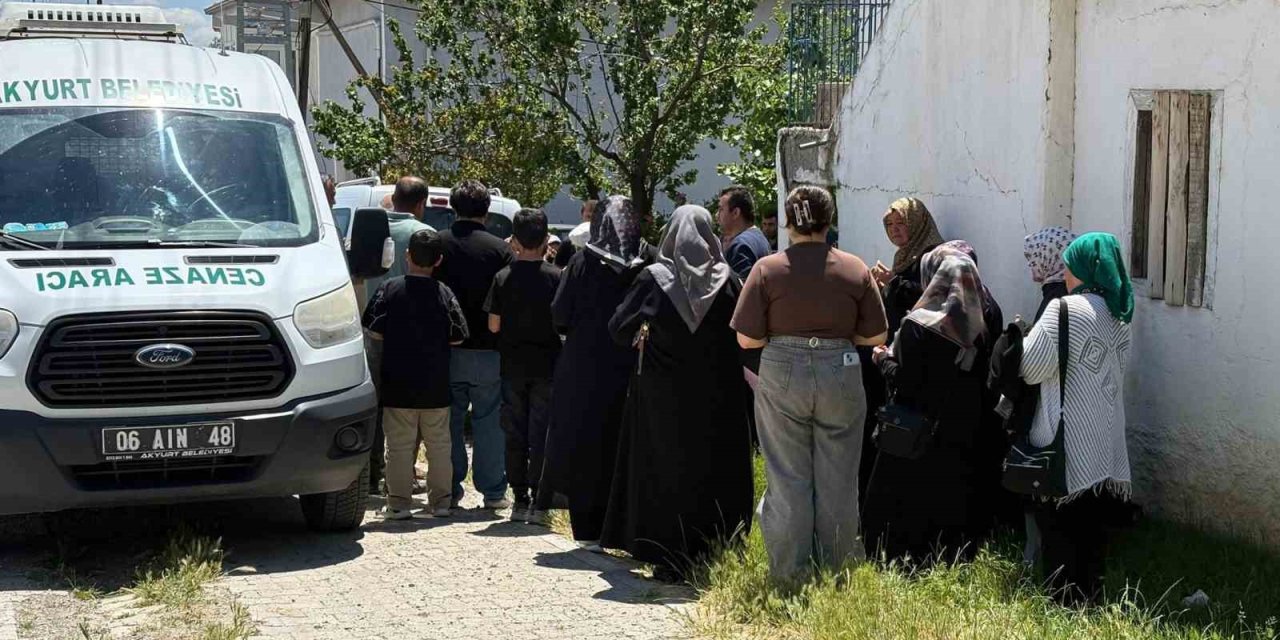 Ankara’da Kadın Cinayeti: Eşini Bıçaklayarak Öldürdü