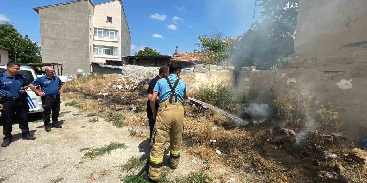Çöp konteynerinde çıkan yangın korkuttu