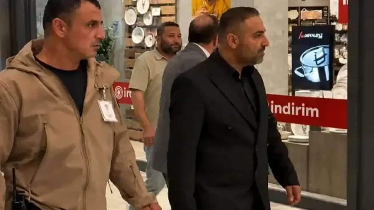 AVM'de 'Sözde Denetim' Yapan Sahte Başkan ve Ekibi Yakalandı