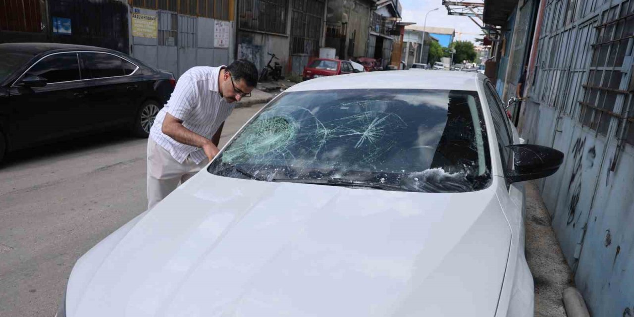 Konya'da Şok Eden Görüntü: Komşusunun Aracını Parçaladı!