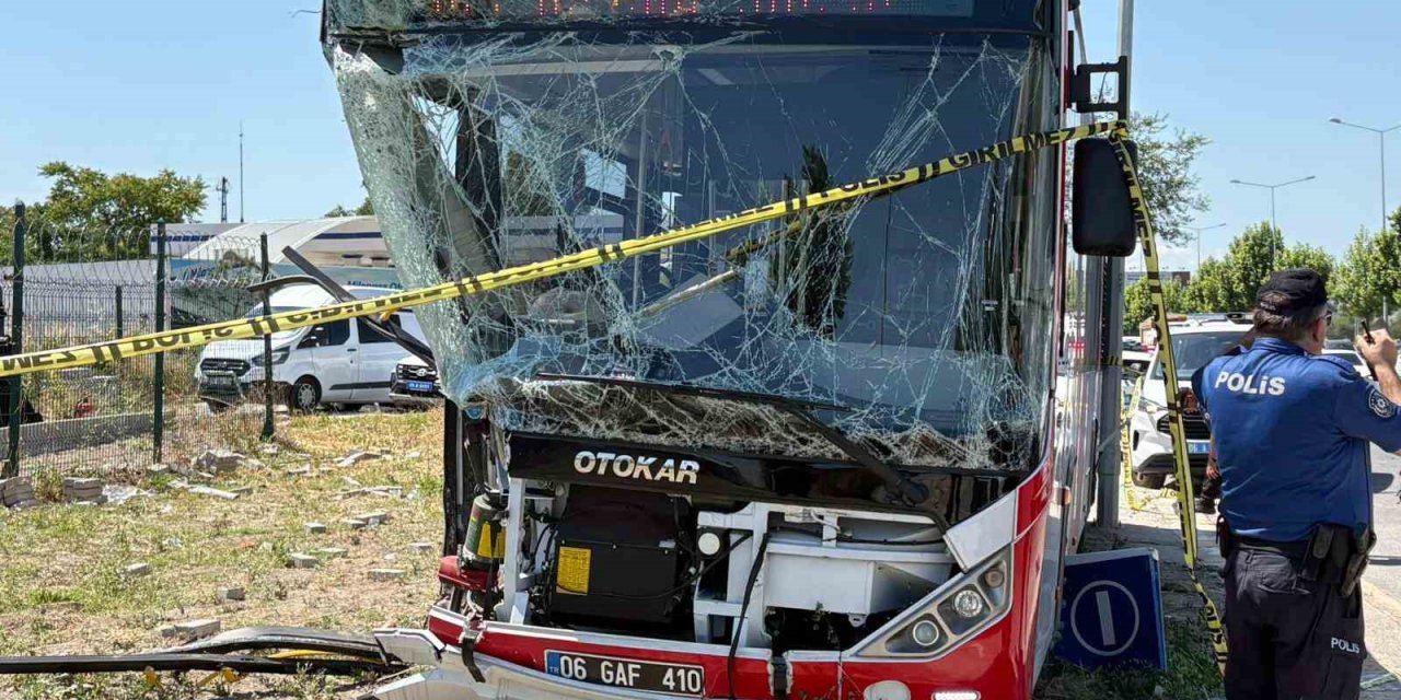 Başkentte EGO otobüsü kaza yaptı: 1 ölü, 9 yaralı