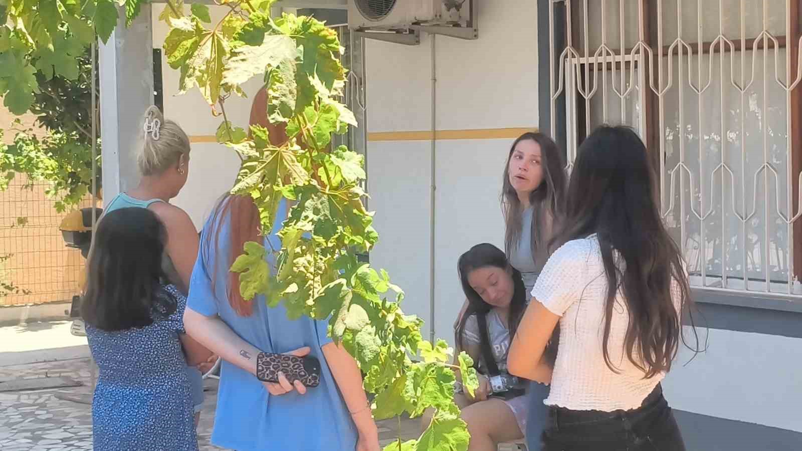Yangını haber alınca koşarak geldi, kızına sarıldı