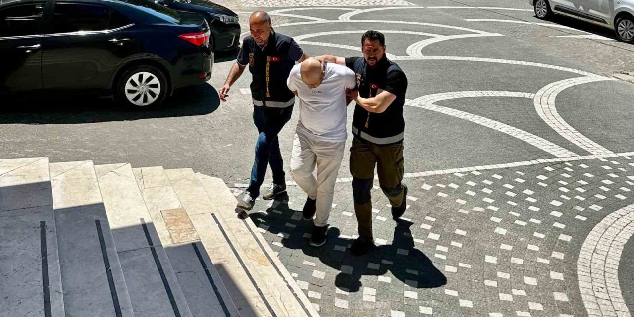 Denetim Sırasında Durdurulan Otobüste Şok! Yolcunun Çantasından Çıktı