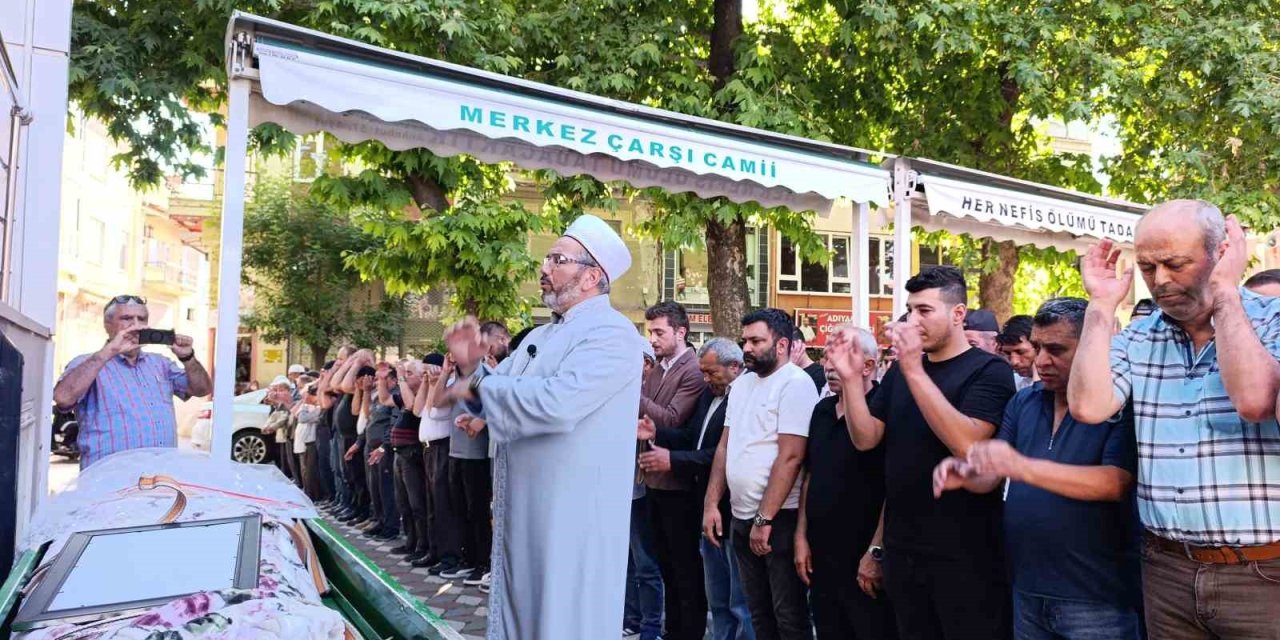 Isparta'daki Esrarengiz Ölüm: Genç Kız Çay'da Toprağa Verildi