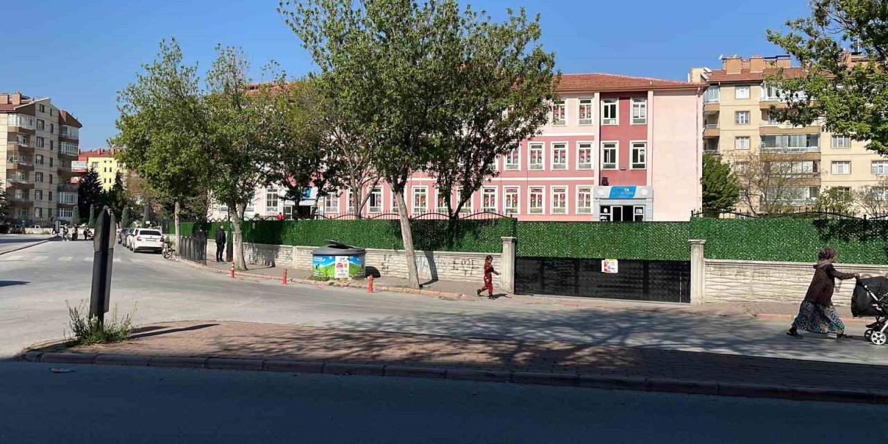 Sınıftaki Sıra Kavgasına Aileler Karıştı: Fırça Sapı İddianamede Silah Sayıldı