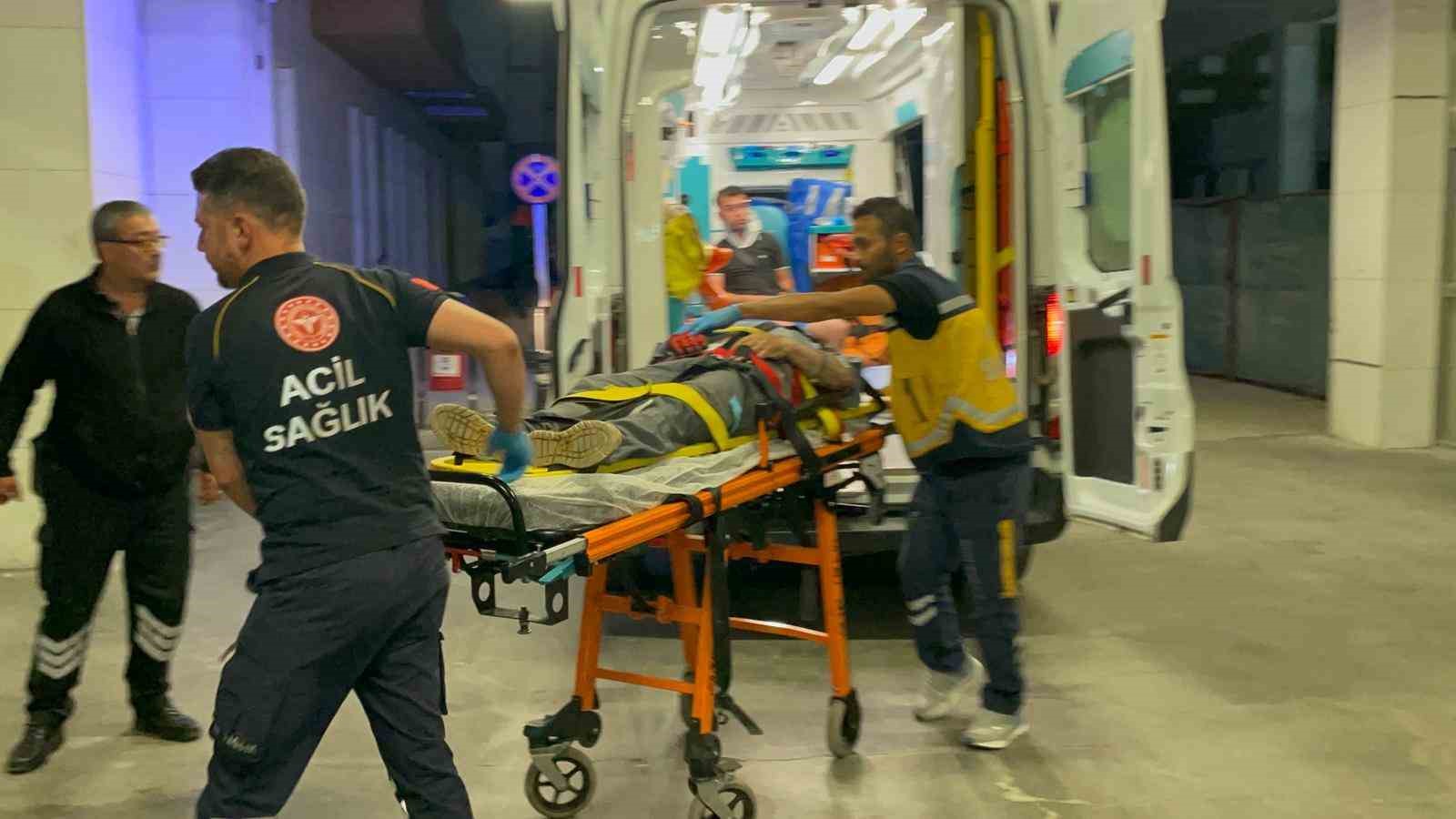Belediye işçisine çarptı kendi de yaralandı