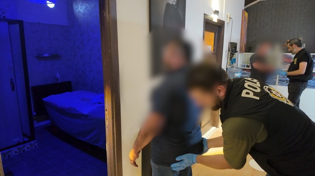 Isparta'da mutlu son adliyede bitti! 5 salona işlem
