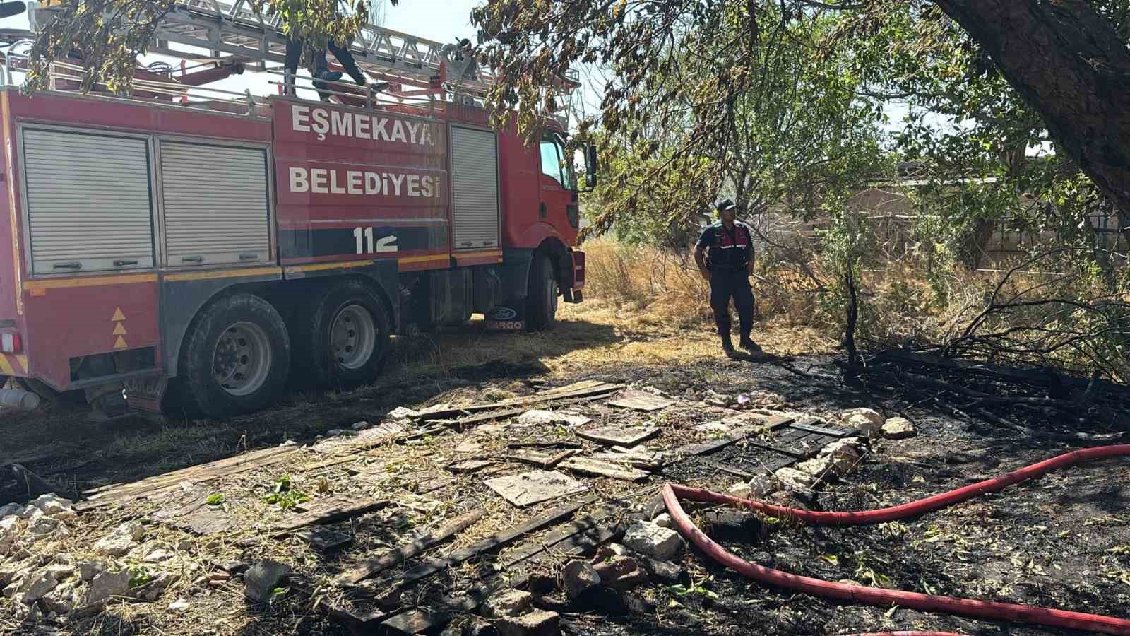 Bahçedeki otlar yüzünden evini yakacaktı