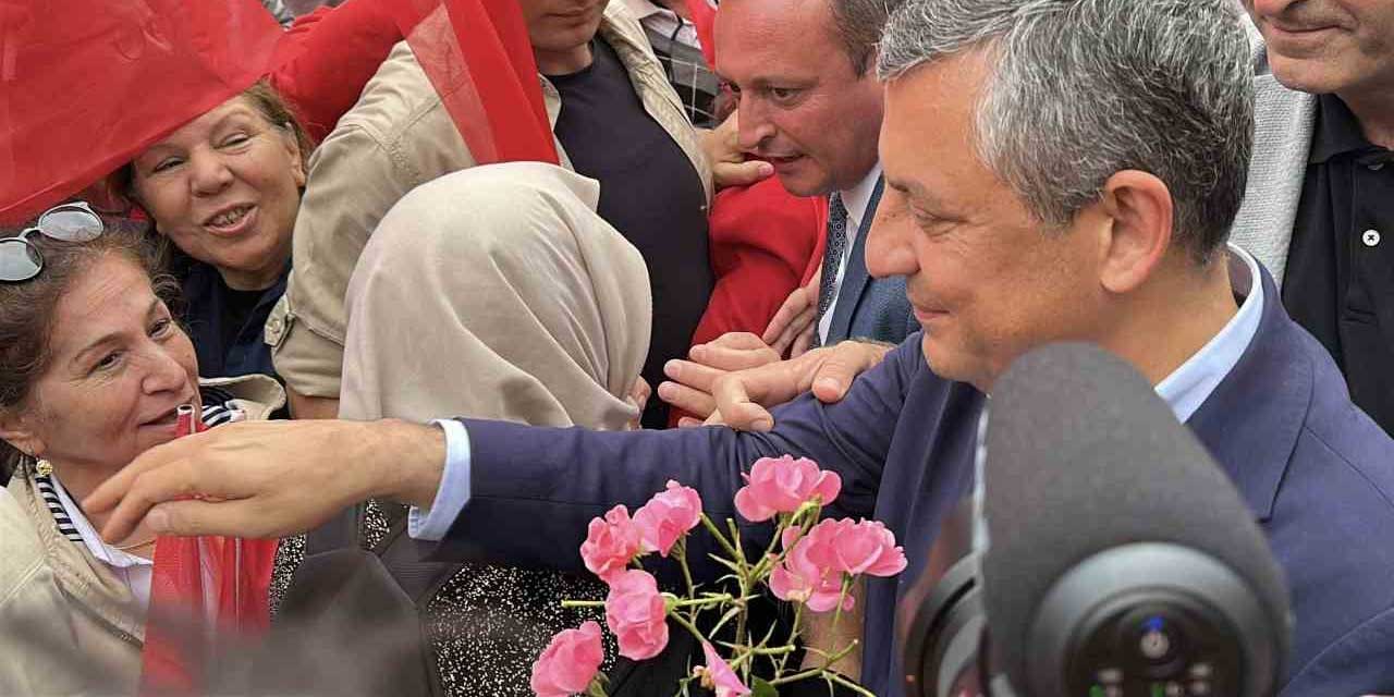CHP'de Seçim Alarmı: Özel'den "Kurultay" ve "Kayyum" Çıkışı