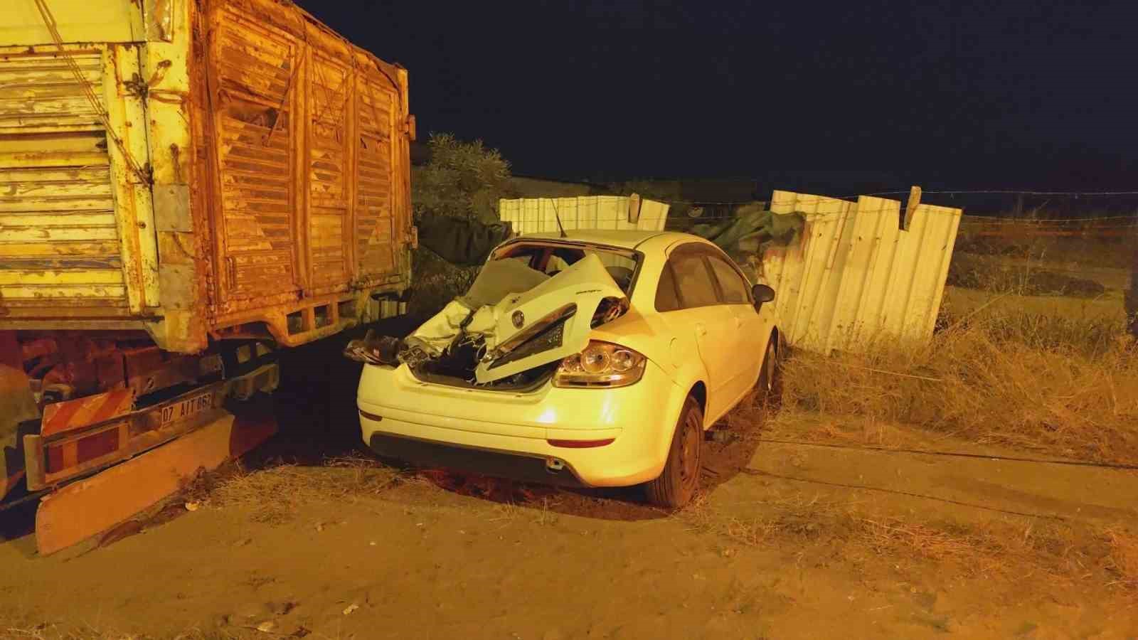 Kamyonla çarpışan otomobilin sürücüsü yaralandı