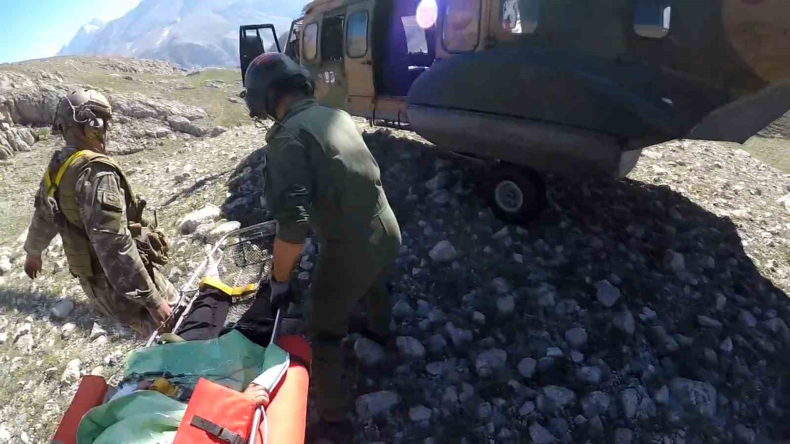 Aladağlar'da Mahsur Kalan Dağcı İçin Askeri Helikopterle Dev Operasyon