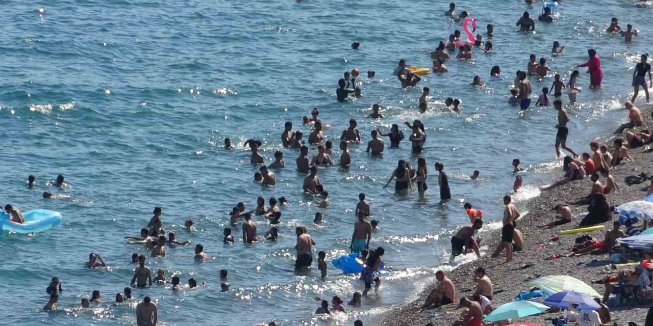 Antalya’da Kavurucu Sıcak: Termometreler 41 Dereceyi Gördü