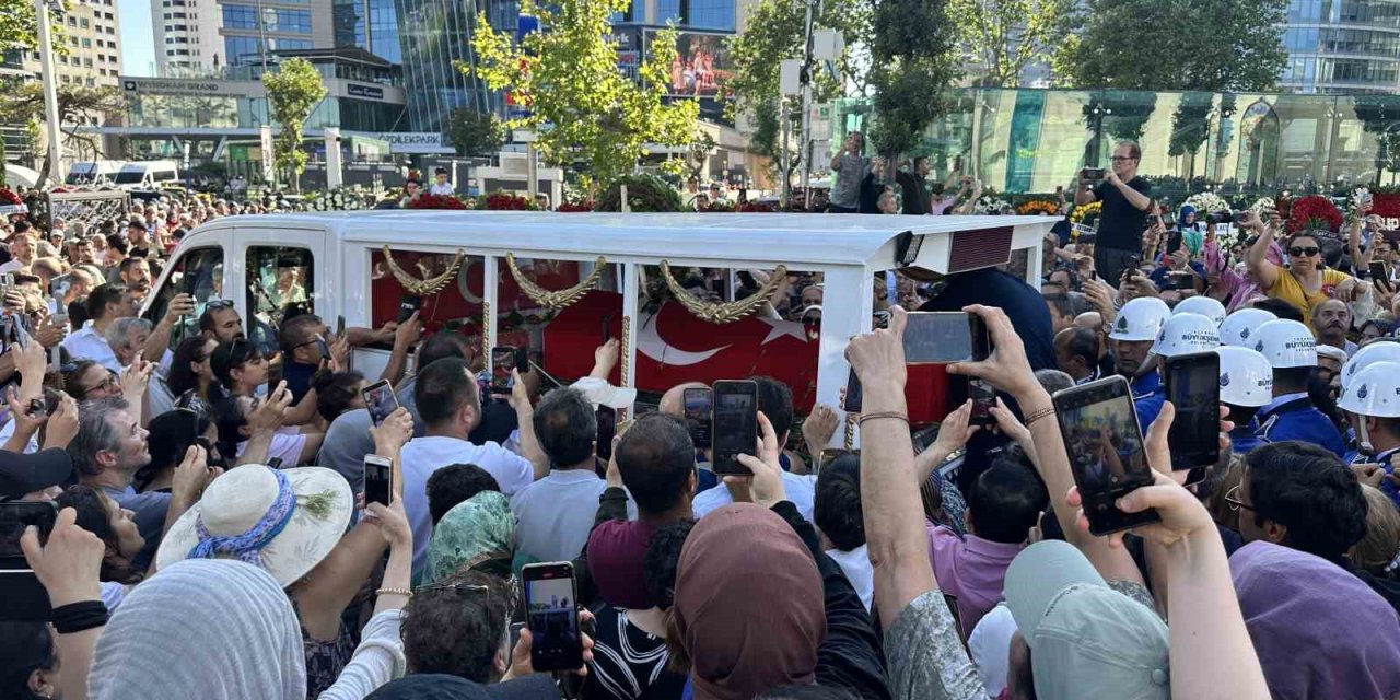 Yeşilçam’ın Acı Kaybı: Kadir İnanır Son Yolculuğuna Uğurlandı