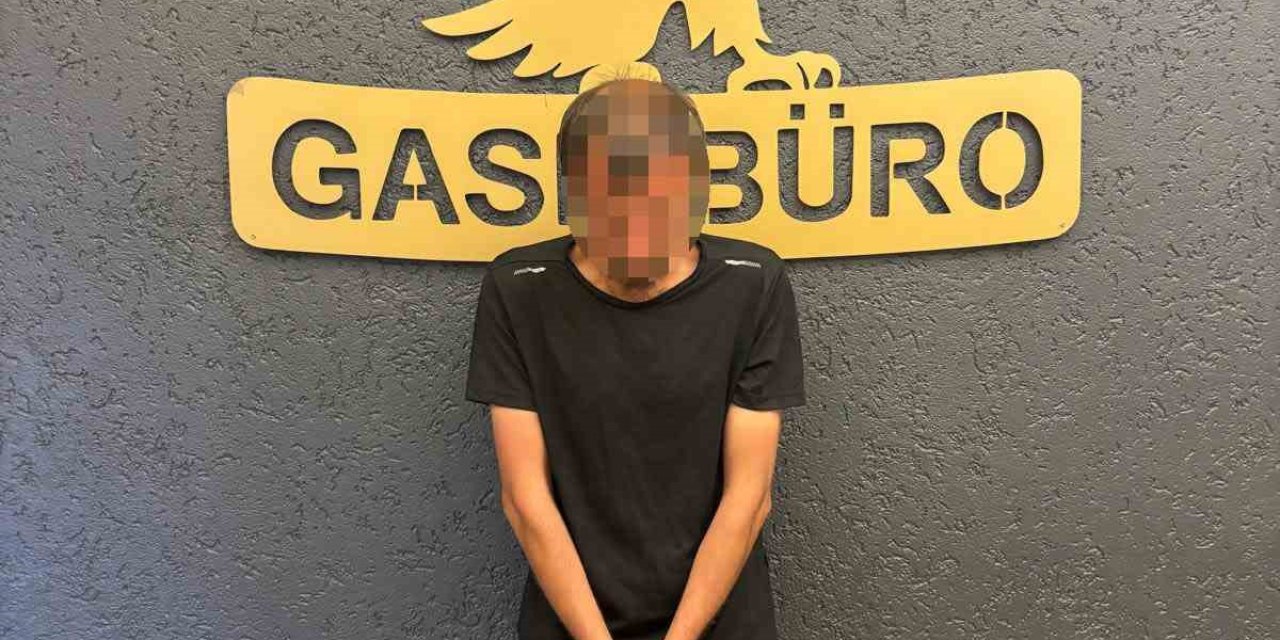 Zorla aracına bindiği kadını tehdit edip gasp etti