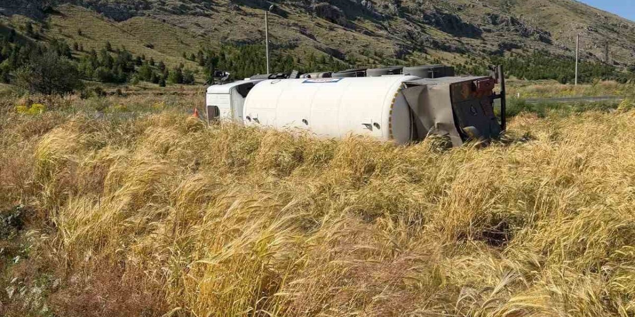 Afyon'da Tanker Kazası: Yan Yattı, Trafik Aksadı
