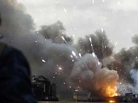 Libya: İngilizler petrol tesisini vurdu