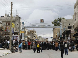 Suriye polisi Dera'da 100 kişiyi öldürdü