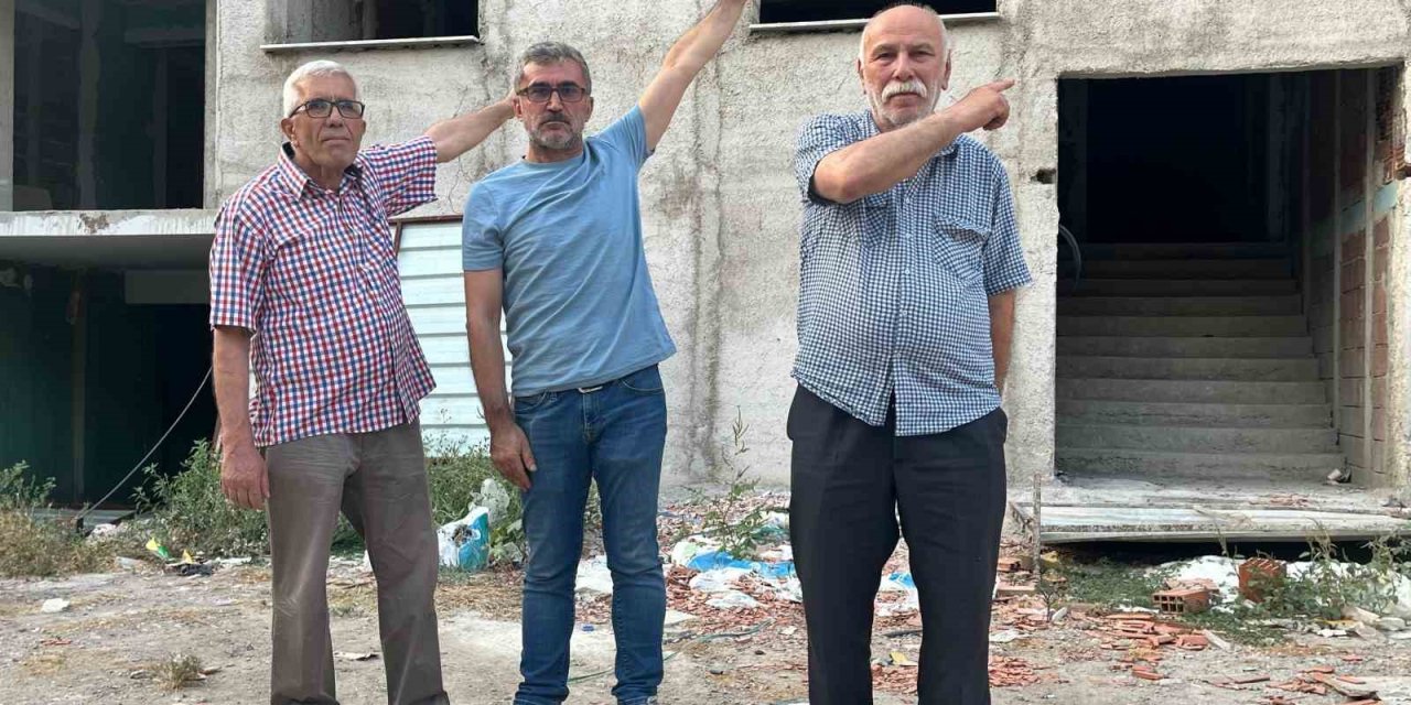 İzmir'de İnşaat Skandalı: Aynı Daireyi Çok Kişiye Sattılar!