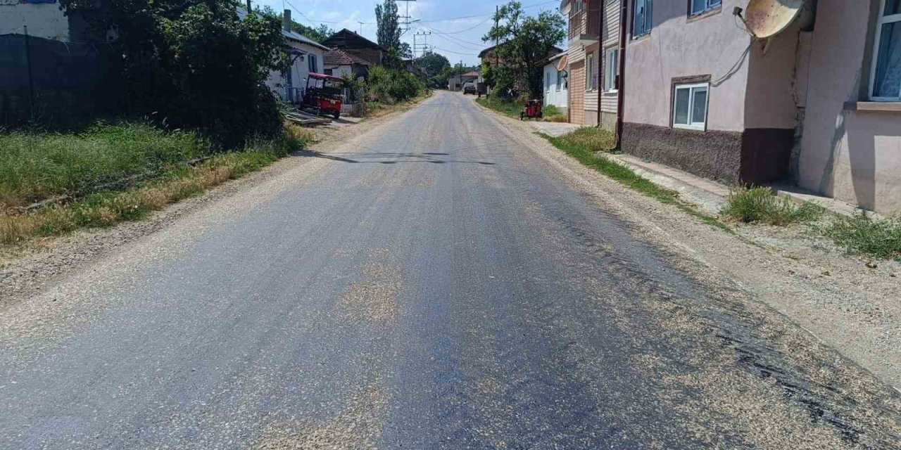Asfalt eriten sıcaklar başladı