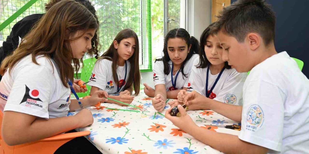 Bilim Isparta’da Öğrenciler Meyve ve Sebzelerle Yarıştı