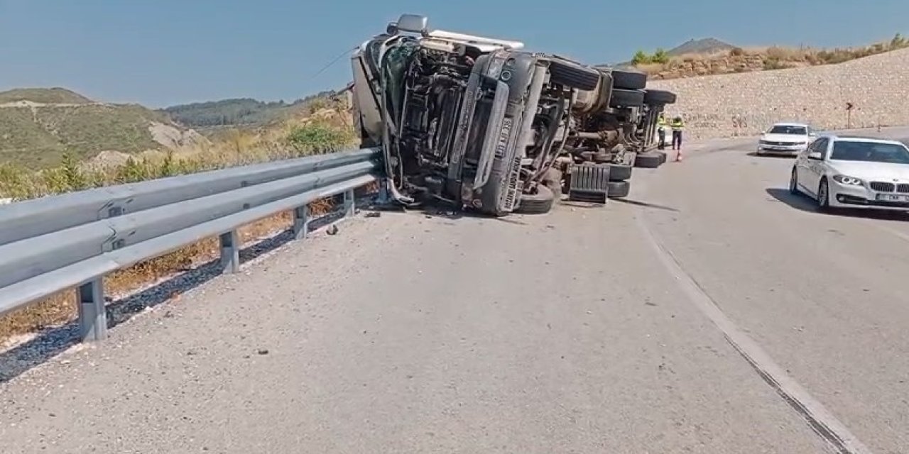 Demirkapı Tüneli çıkışında kontrolden çıkan tır devrildi