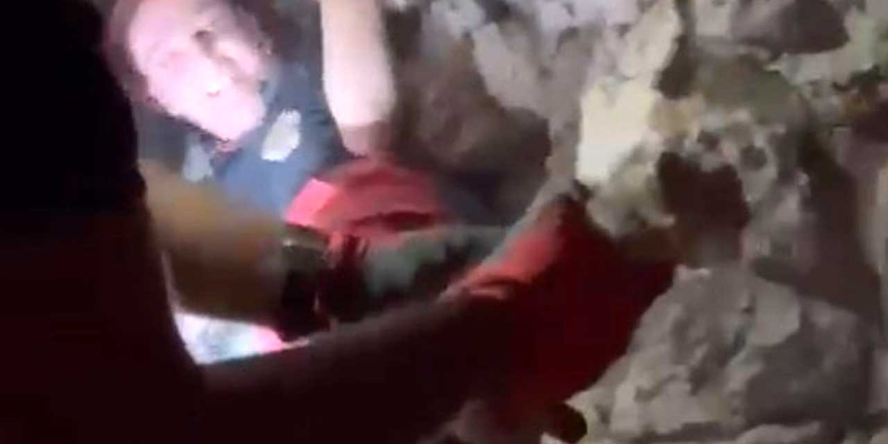 Seydişehir'de 9 Saatlik Kurtarma Operasyonu: Duvar Arasında Mahsur Kalan Kedi Özgürlüğüne Kavuştu
