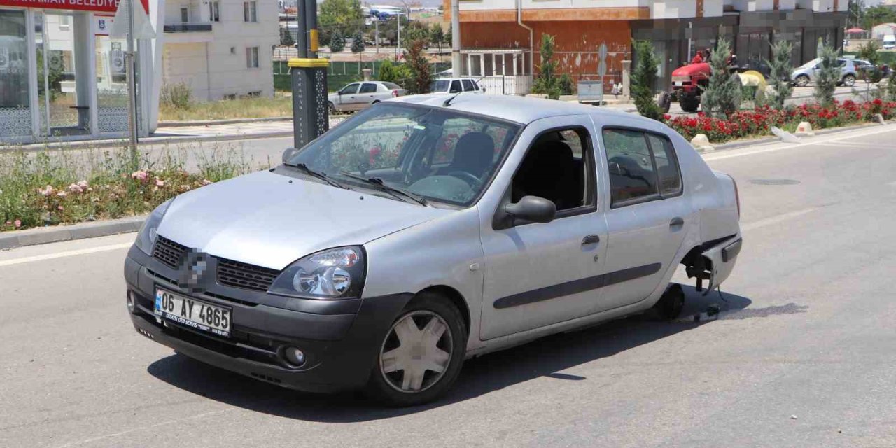 Refüjdeki Dubaya Çarptı: Tekeri Yerinden Fırladı