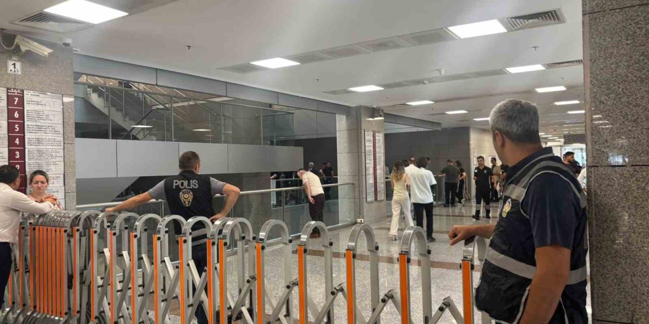 Hırsızlık zanlısı adliyede canına kıydı