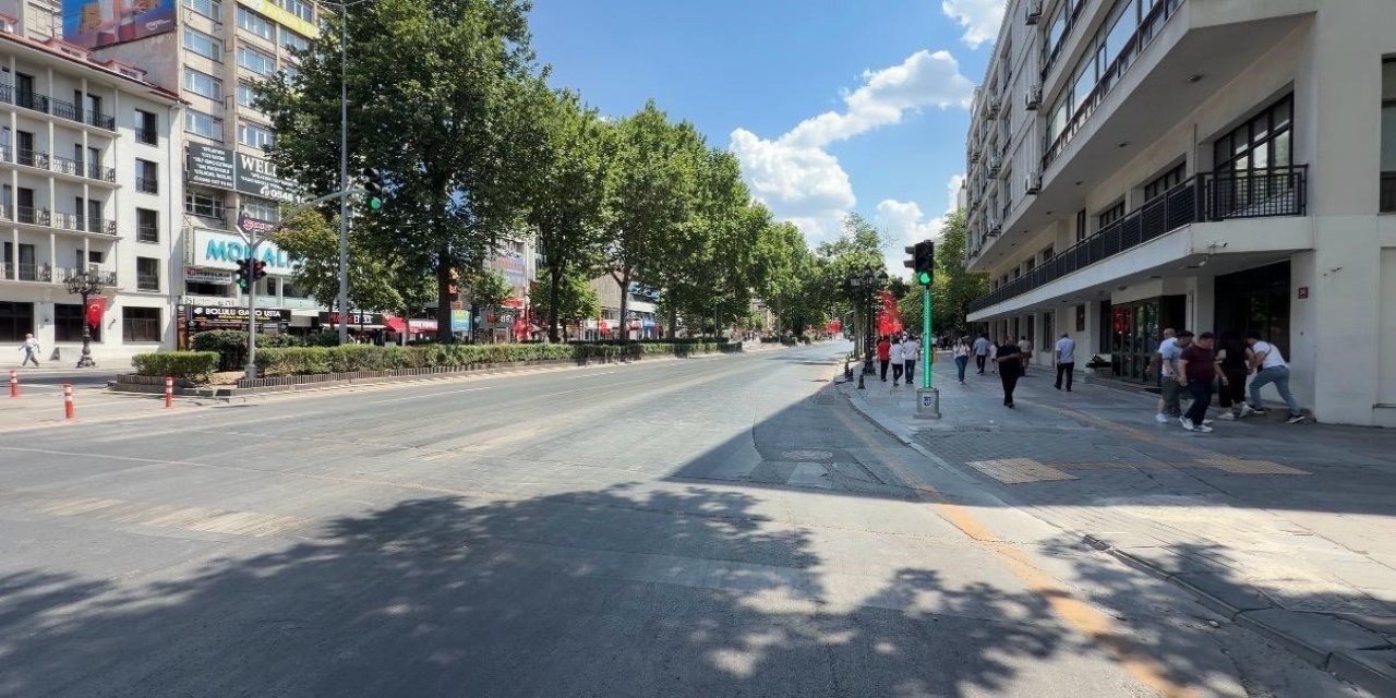 Kızılay Meydanı pandemi günlerine döndü