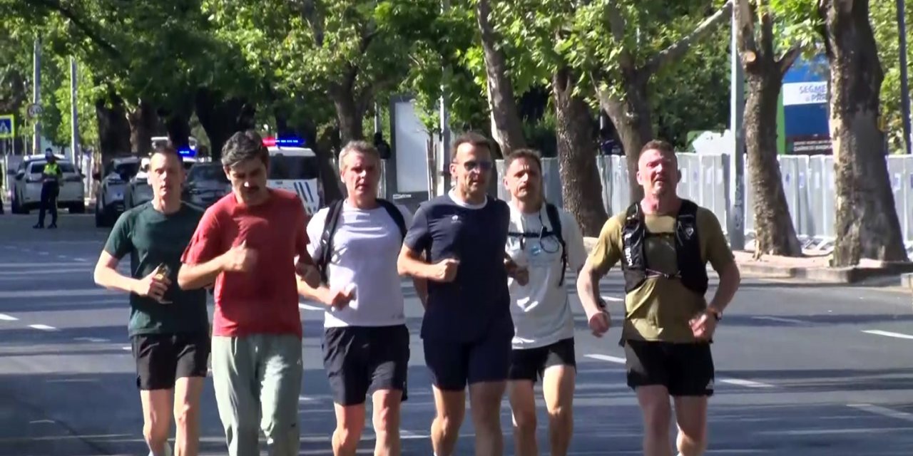 Fransa Cumhurbaşkanı Macron, sabah koşusunu Çankaya sokaklarında yaptı