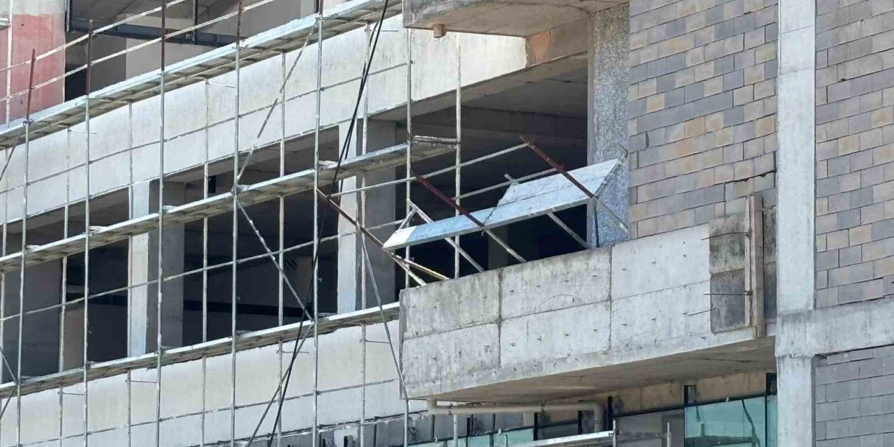 Ankara’da İnşaat Kazası: İskeleden Düşen İşçi Hayatını Kaybetti