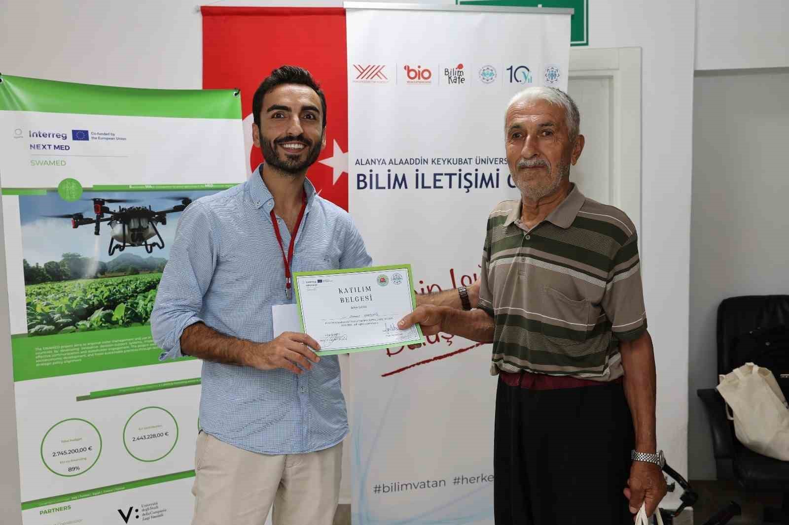 Alanyalı Çiftçilere Akıllı Tarım ve Modern Sulama Eğitimi Verildi