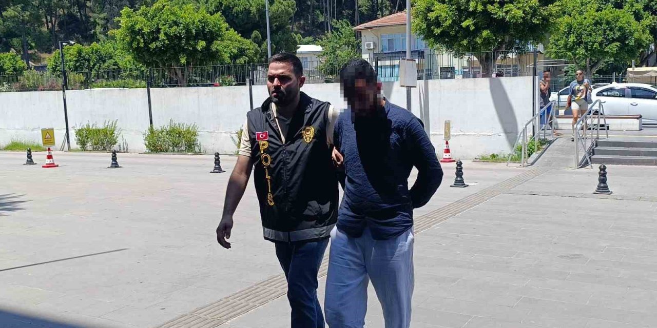 Emekli öğretmeni 2 milyon lira dolandırdı