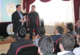 'Beden Dili ve Ses Tonu Başarı İçin Çok Önemli'