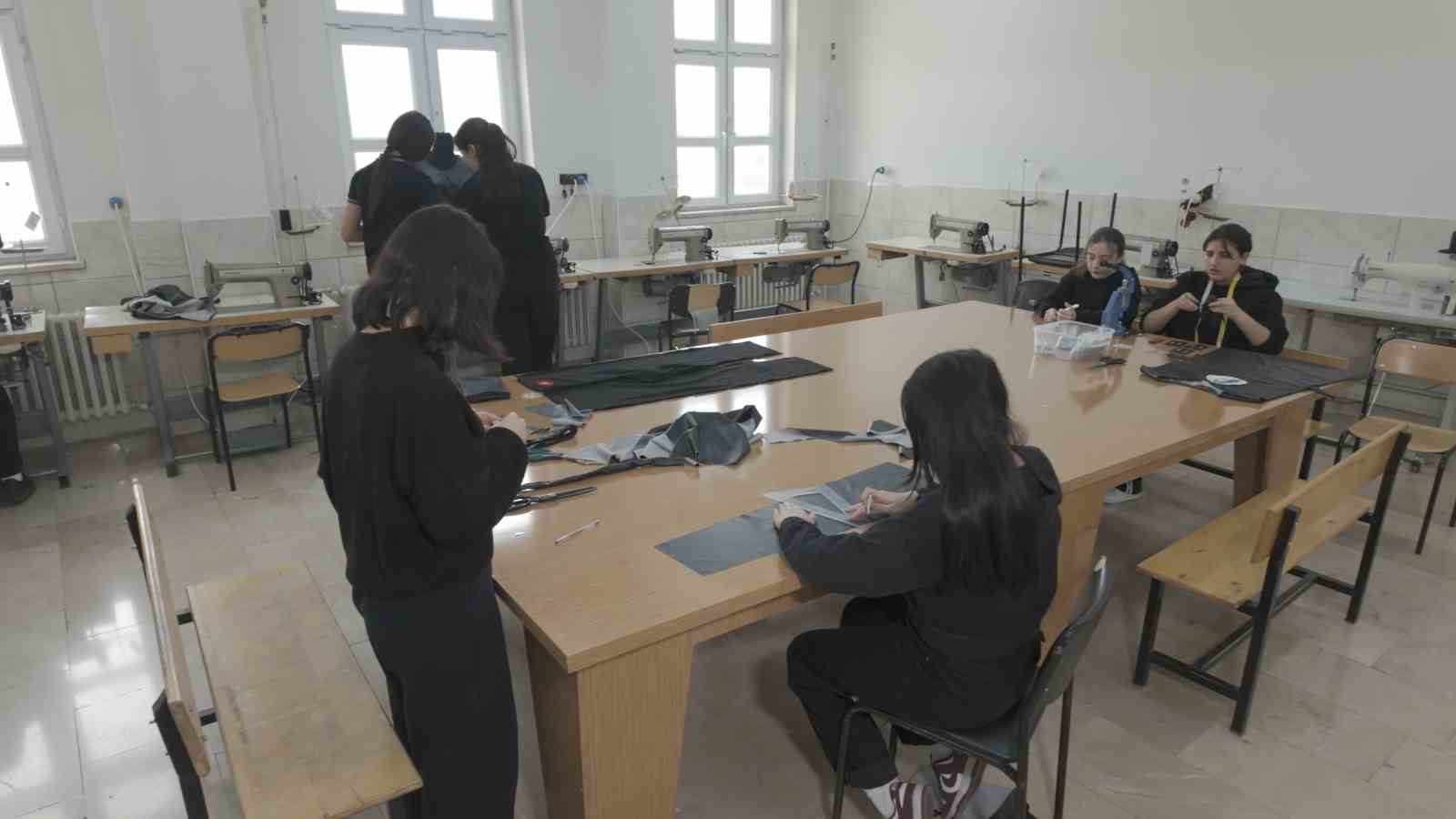 Eğitimle Üretim Birleşti: Niğde’de Öğrenciler Mezun Olmadan İş Hayatına Atılıyor