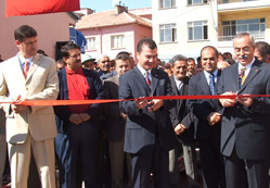 Sebze pazarı hizmete açıldı