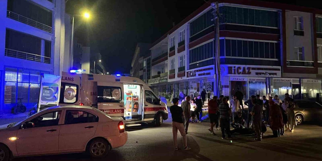 Konya Caddesi'nde motosiklet ile otomobil çarpıştı