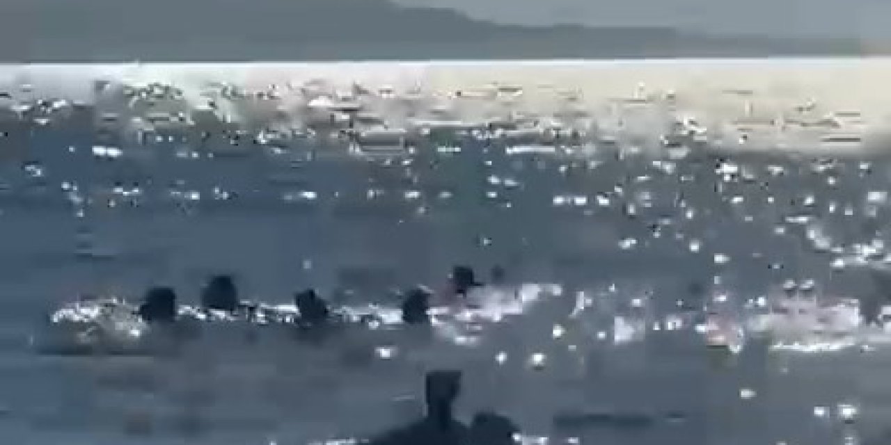 Denizde dubaların dışına çıkan baba ve iki kızı ölüm tehlikesi atlattı